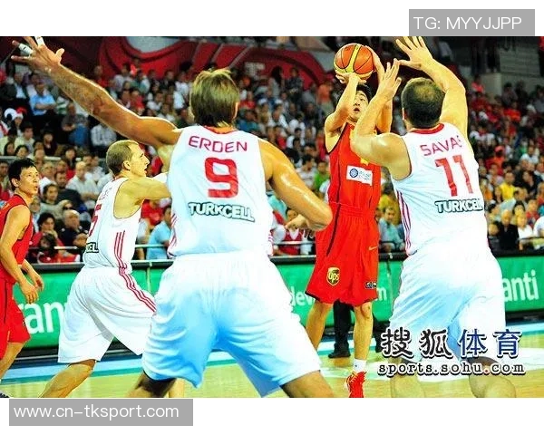2000年悉尼奥运会男篮中国队与土耳其队激战回顾与精彩瞬间分析